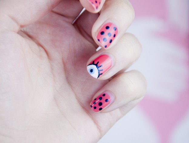 Vrolijke oogjes en stippen nailart!